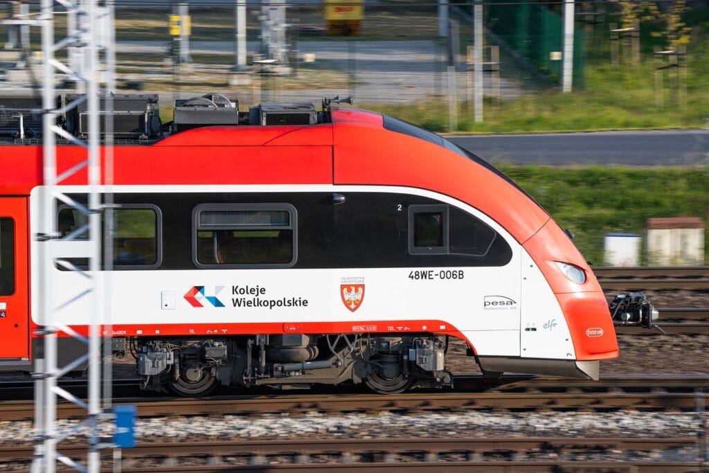Pociąg Kolei Wielkopolskich pęd